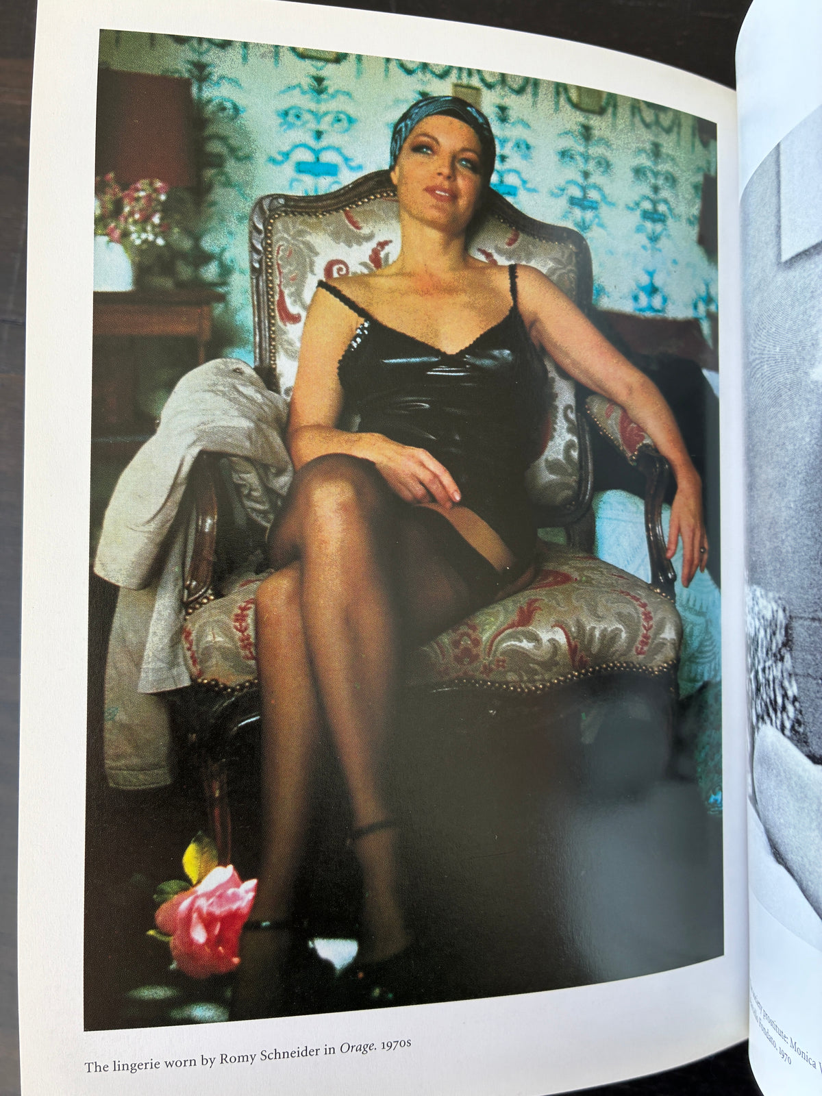 1000 Dessous: A History of Lingerie