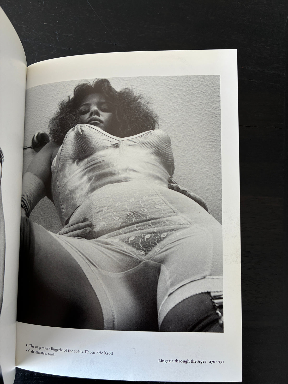 1000 Dessous: A History of Lingerie
